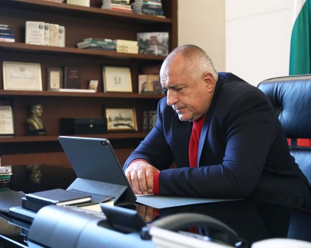 Помагаме на 12 страни с над 600 000 лева