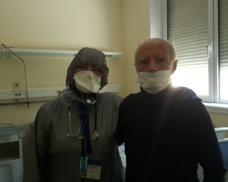 92-годишния дядо Тодор пребори Covid-19, изписаха го от ВМА