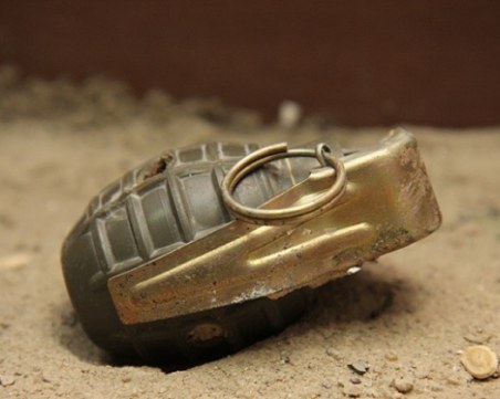 Намериха ръчна граната в частен имот! Военни я обезвредиха на 500 метра от Априлци