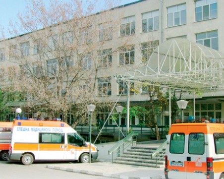 Още две медицински сестри от Пазарджик заразени с COVID-19,  болно е и дете на медик