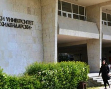 Студентите в ПУ завършват дистанционно, изпитите - онлайн