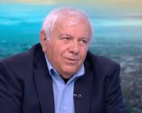 Учени от БАН описаха в книга произхода на македонския език