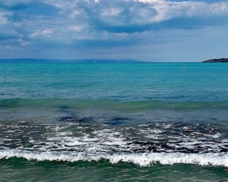 Възможно ли е коронавирусът да се разпространява в морска вода?