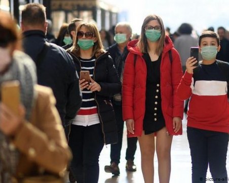 Франция с рекордно малък брой починали от налагането на карантината