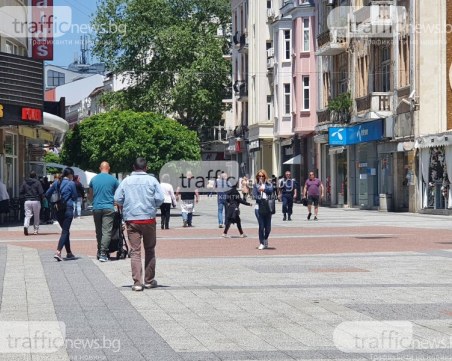 Масови проверки в Пловдив! Заведение се оказа изрядно, санкционираха 11 души на метри от него