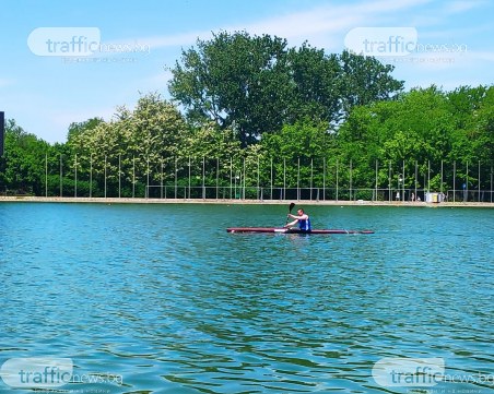 Председателят на ОбС-Родопи подкара кану в Гребния канал