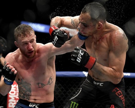 Тони Фергюсън в болница след бруталния бой от Джъстин Гейджи