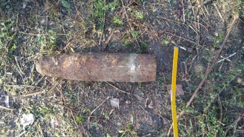 Военни обезвредиха невзривен снаряд край Казанлък