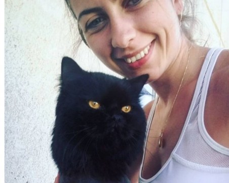 Домашните любимци на Марица: Шахпазова си играе с котка и заек
