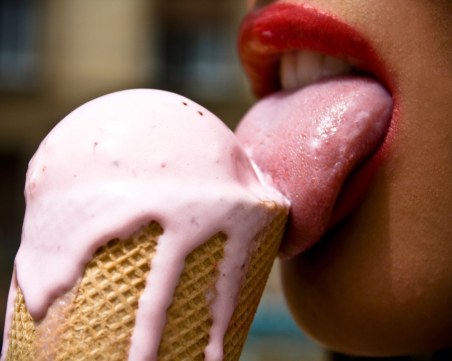 Какво да правим с тестисите по време на орален секс?