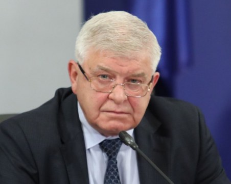 Кирил Ананиев: Отварянето на моловете е една от последните мерки, които ще отхлабим