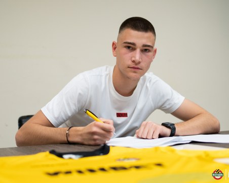 Ботев обвърза талант, минал през школата на елитен испански тим