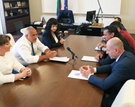 Разбраха се! Намаляват ДДС-то на храните в туризма на 9%