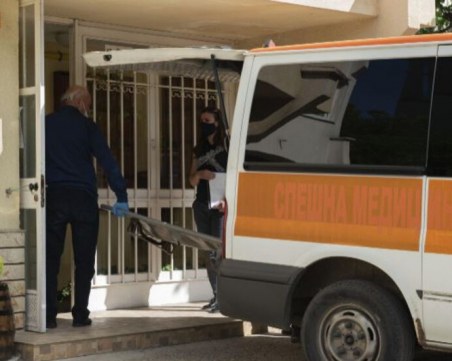 Съседи откриха трупа на мъж в дома му поне месец след смъртта му