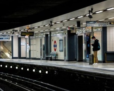 Служителка в Лондон почина от COVID-19, след като нарочно била наплюта от болен