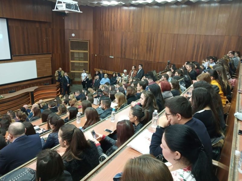 2 000 места в наши ВУЗ-ове за българи от чужбина, 150 - за студенти от Северна Македония
