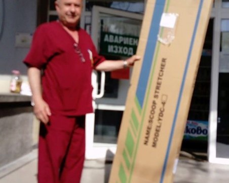 Асеновградчани дариха още една носилка на Бърза помощ