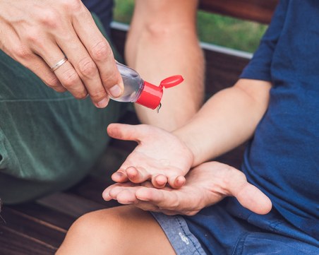 Колко дълго действа дезинфектантът за ръце?