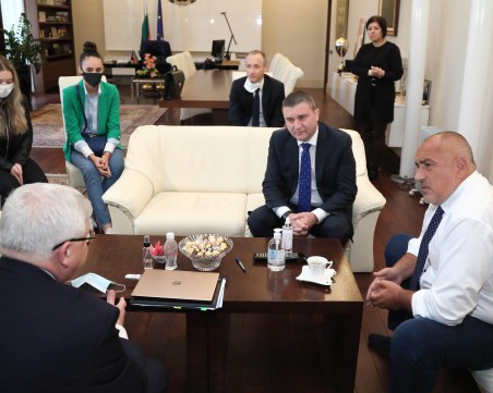 Решено! Изпращане на дванайсетокласниците ще има