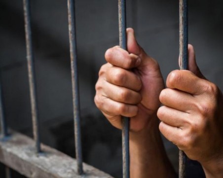 Жена претараши магазин в Пловдив! Задигна сладки неща за 45 лева