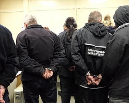 Домашен арест за шестима от митничарите от Калотина