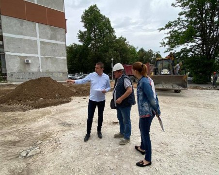 Изграждат нов паркинг в Смирненски