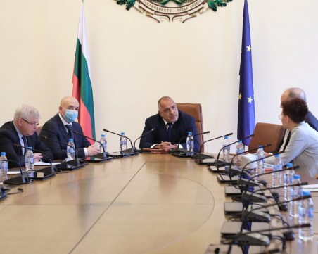 Моловете у нас отварят врати