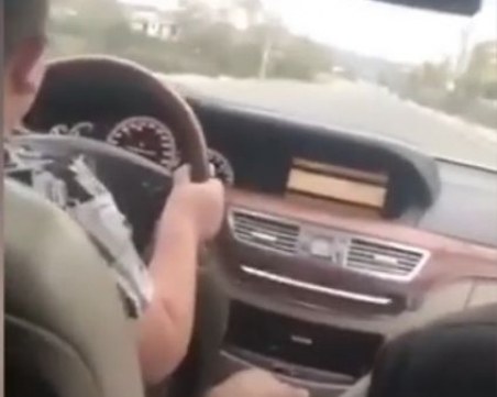 Ромски барон учи 9-годишния си син да шофира в Пловдивско