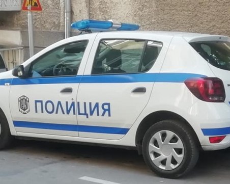 Заради силна музика: Жена удари с брадва полицай, колегата му - нападнат от още трима