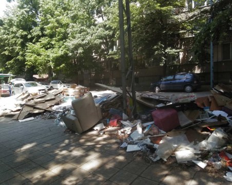 60 тона боклук извозиха от бунището, появило се на ул 