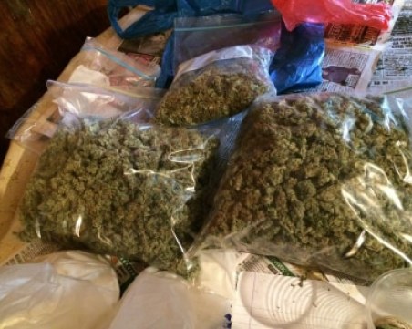 Откриха наркотици в дома на 74-годишна край Пловдив