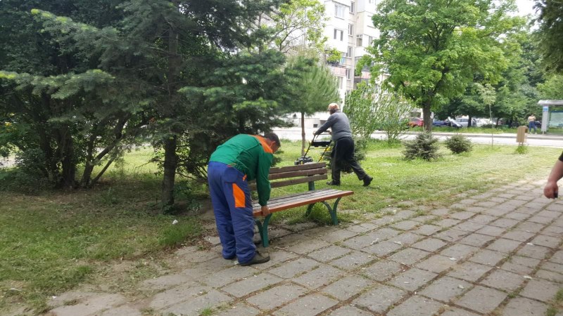 Обновиха над 100 изпочупени пейки в Пловдив