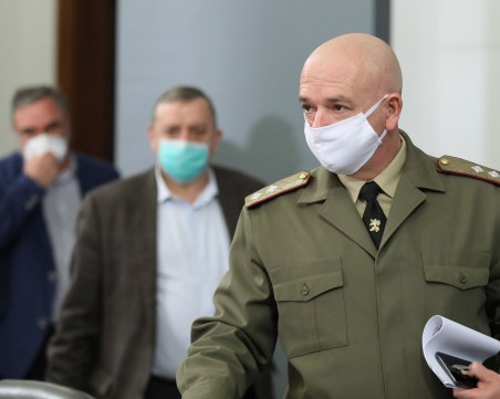 Проф. Кантарджиев: Не плашим само, виждаме светлината в тунела на тази епидемия!