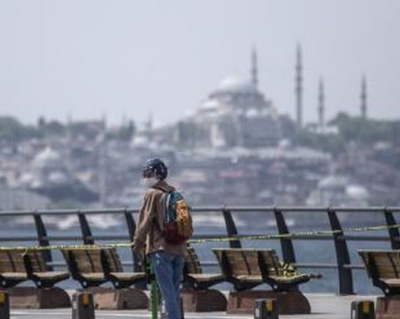 Турция с полицейски час за Рамазан байрам