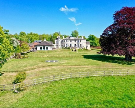 Джошуа иска да се бие с Кобрата в задния двор на Еди Хърн