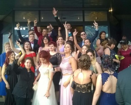 Просветният министър обяви кога могат да се проведат абитуриентските балове