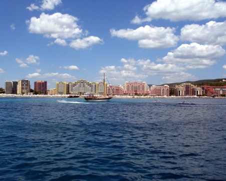 Сезонът е обречен само с български туристи