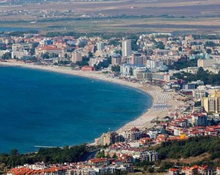 Ангелкова: Няма да затваряме хотели заради един болен