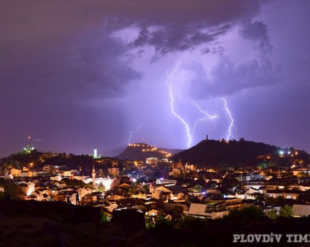 Жълт код за порои в Пловдив и областта! Очакват се до 50 литра/кв.м и гръмотевици