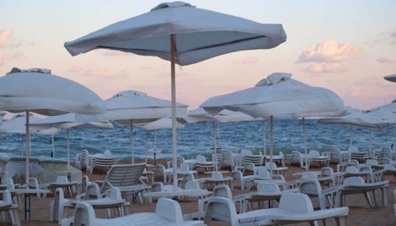 15 плажа ще предлагат безплатни шезлонги и чадъри у нас
