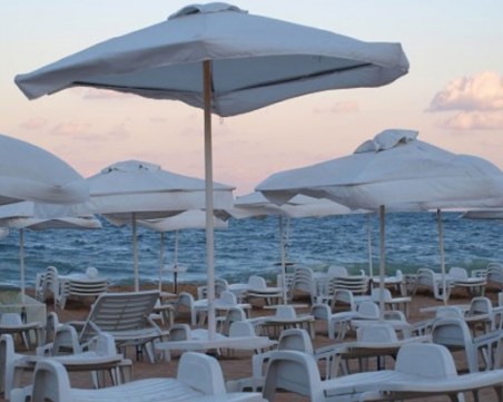 15 плажа ще предлагат безплатни шезлонги и чадъри у нас