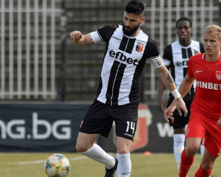 Локо се раздели с трима, преподписа с един и уреди контрола