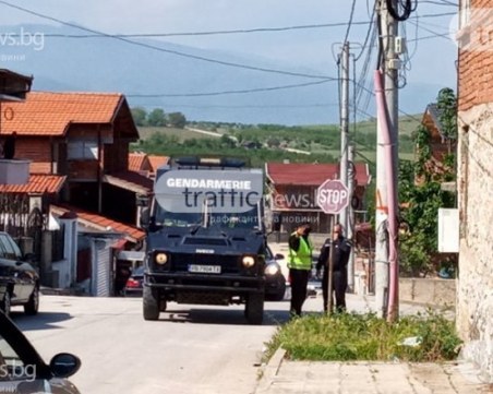 Следователка от прокуратурата нападна полицай, пиела водка на пейка пред блок