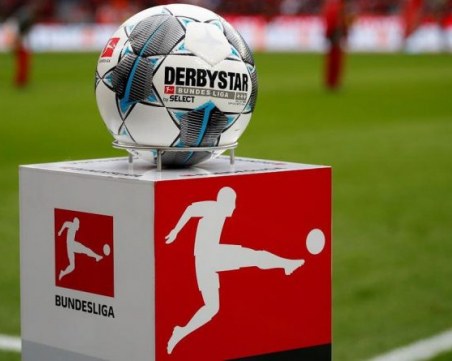 В Бундеслигата ще играят с черни ленти