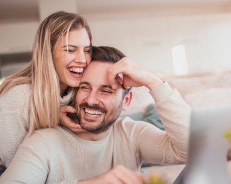 6 романтични жеста, за които мъжете мечтаят, но няма да ви признаят