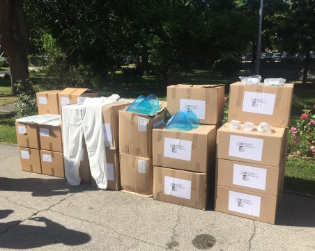 България дари облекла за над 600 000 лв на Скопие и Тирана