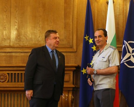 Лекари от ВМА с награди от министъра на отбраната