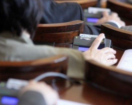Парламентът обсъжда промените в Закона за ДДС