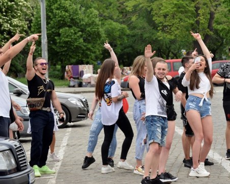 Балове по време на пандемия: Как изглеждат абитуриентите в София?