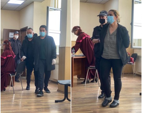 Менду - редовен данъкоплатец, жена му - неграмотна домакиня, брат му - хуманист, който дава подслон на проститутки